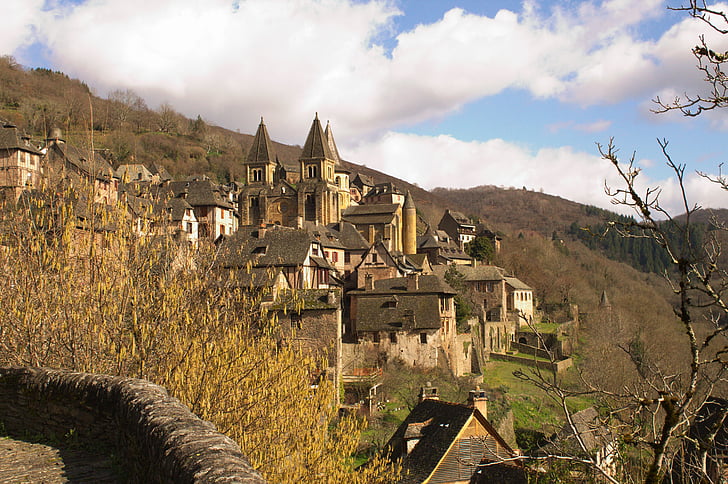 conques, church, aveyron, pilgrimage, abbey, mountain, architecture