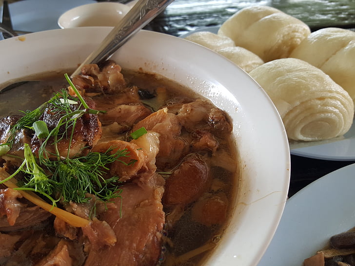 Γιουνάν, mantou, χοιρινό μπούτι
