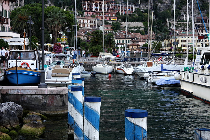 Limone sul garde, přístav, jezero garda, svátek, voda, Itálie, vesnice