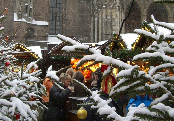 Jarmark bożonarodzeniowy, placu katedralnym, Ulm