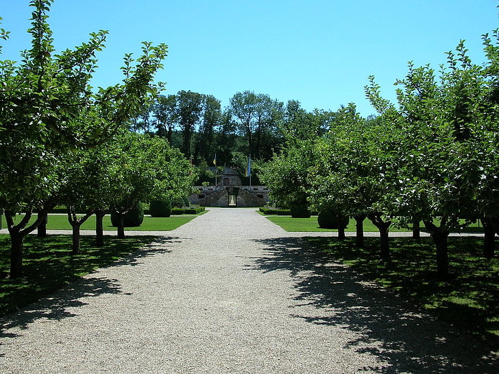 Sân vườn, schalaburg, lâu đài khu vườn, cây, công viên – người đàn ông thực hiện space