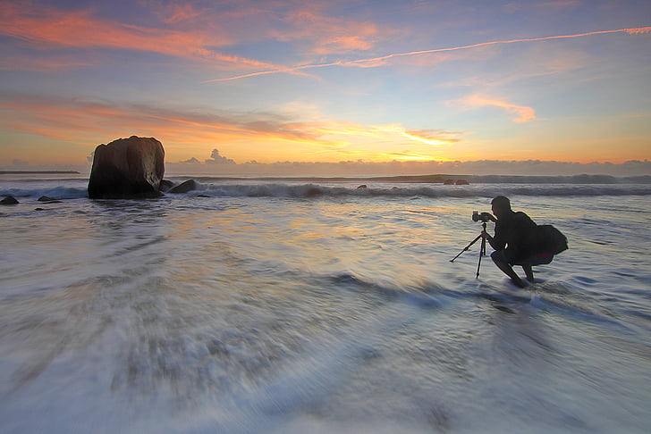 pludmale, rītausma, krēslas stundā, ainava, vīrietis, okeāns, fotogrāfs
