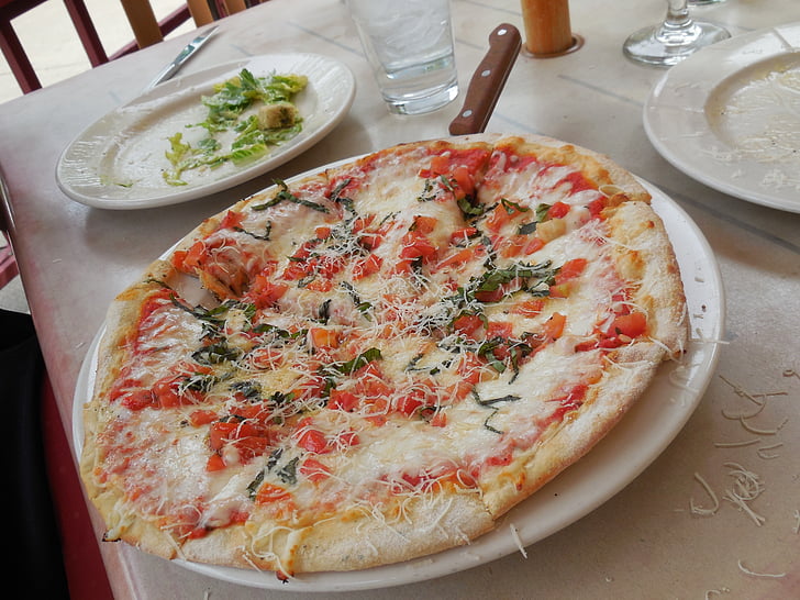 pizza, margarite, cafe, lunch, tomato sauce, cheese, basil