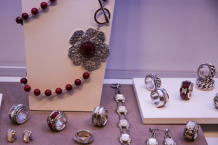 ékszerek, ezüst, arany, expozíció, ourindústria 2016-ban, kézművesség, gyűrűk