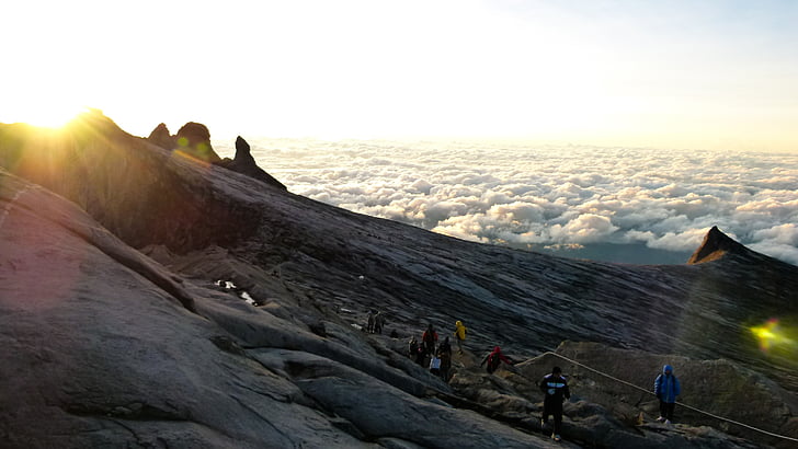 alpinisti, gri, munte, cer, nori, lumina soarelui, apus de soare