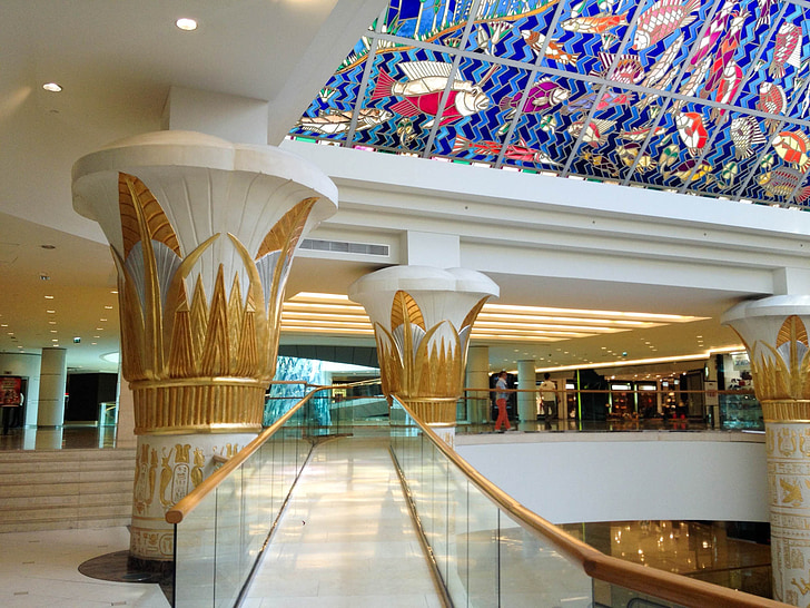 Dubai, Wafi mall, winkelen, luxe, aankoop, warenhuizen