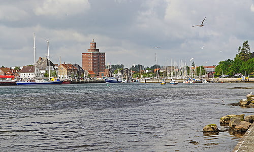 eckernförde, the outer harbor, harbour entrance, warehouse, historically, sailing ships, sailing boats