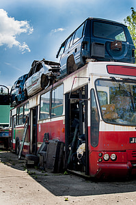 Schrottplatz, Kollision, Bus, Wrack, beschädigte Fahrzeuge, Fahrzeuge, rot