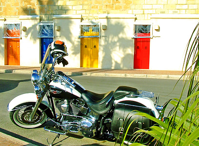 Harley davidson, Harley, Μεσογειακή σκηνή, κόκκινη πόρτα, Κίτρινο πόρτα, μπλε πόρτα, πορτοκαλί πόρτα
