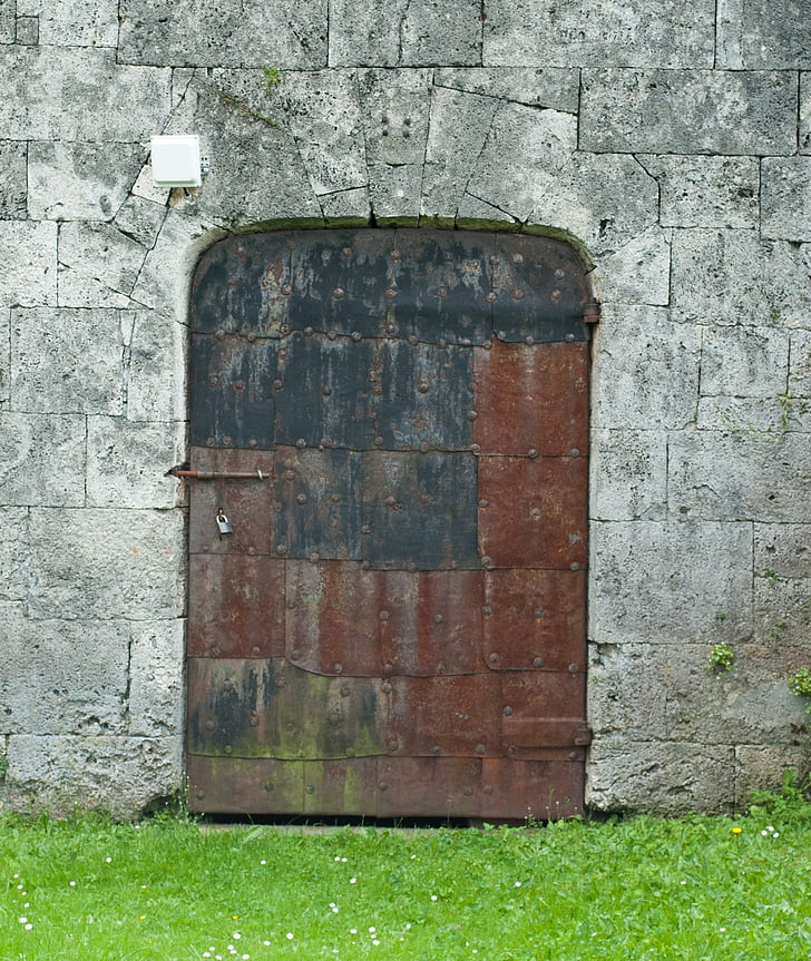 porta, vell, porta de ferro, rústic, l'entrada, mur de pedra, herba