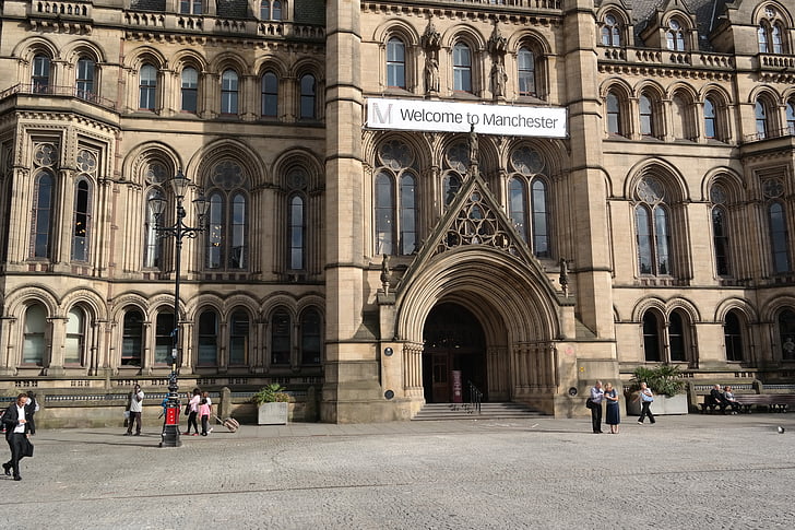 Manchester, Albert square, Manchester city council
