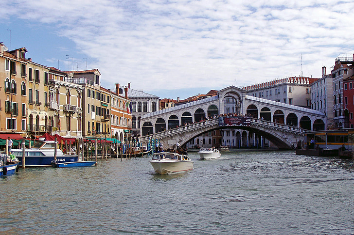 most Ponte di Rialto, kanál, Benátky, Rialto, kanál, Itálie, taxi