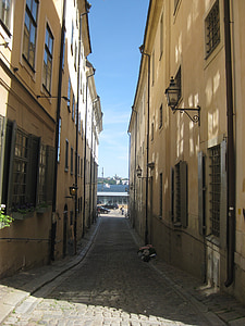 stockholm, gamla stan, old town, alley, sun, facade, window