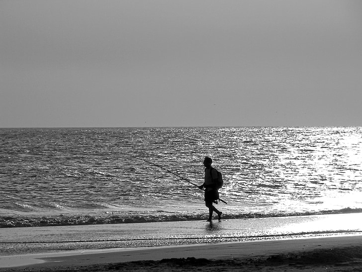 pêcheur à la ligne, Costa de la luz, Andalousie, Conil, Espagne, Atlantique, monochrome