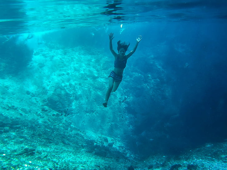 woman, gray, shorts, top, underwater, photo, sea