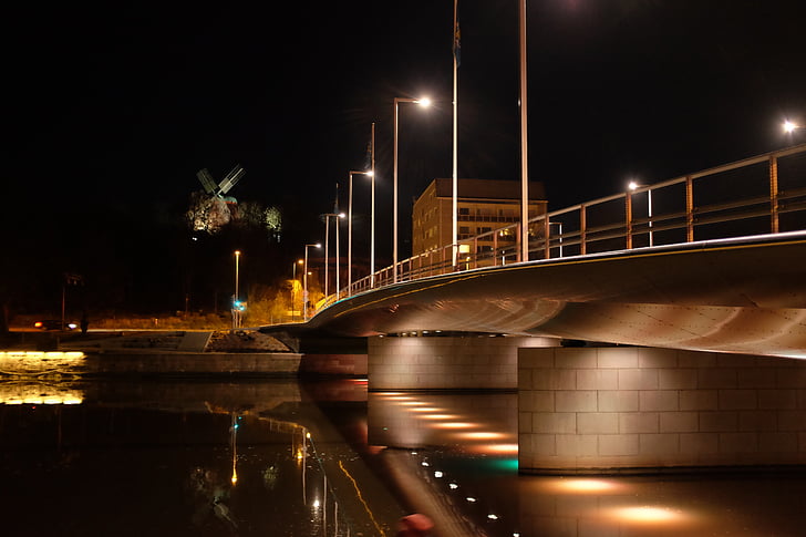 Turku, mlyn bridge, večer, svetlá