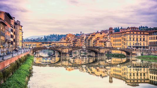 Ponte vecchio, Florencia, Taliansko, rieku Arno, západ slnka, odrazy, Firenze