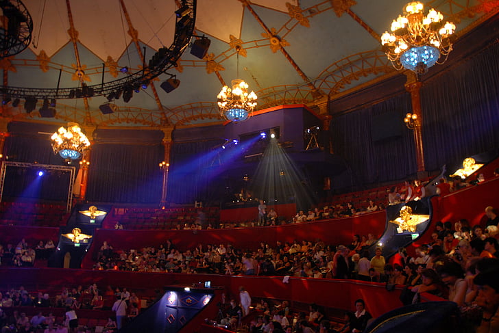 цирк, голяма палатка, бягащ ред, аудитория, етап - изпълнение пространство, производителност, събитие