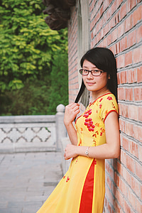 Vietnamien, jeune fille, longueur de la jupe fendue, mode, modèle, Dear, jupe jaune