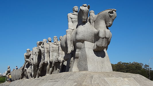 Ibirapuera, Denkmal, die Fahnen