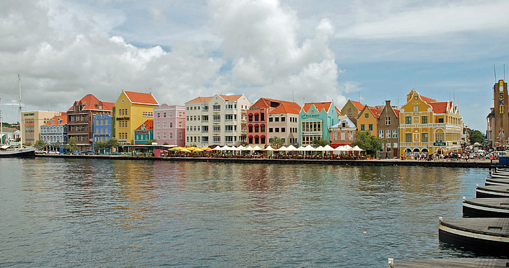 Willemstad, Curacao, Holiday, handelskade, felhők, Quay, színes házak