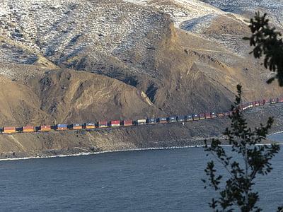 kravas vilcienu, vilciens, Transports, KAMLOOPS ezers, British columbia, Kanāda, ziemas