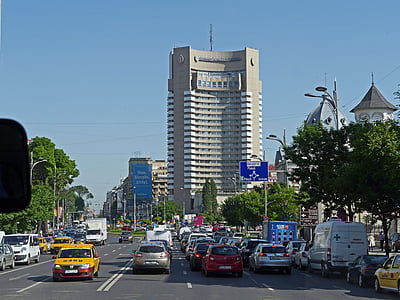 Bucharest, millioner byen, hovedvei, morgen trafikk, syltetøy, skyskraper, rundkjøring