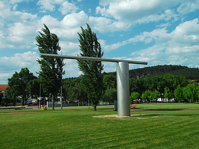 Park, skulptuur almourol, Uus keeravad küla, jõeäärne park, Tejo jõele, Tamm zulmiro