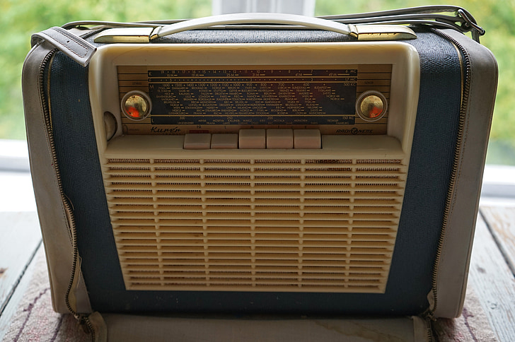 nešiojamieji radijo, radijo, 50s, muzika, nostalgija, šviesą