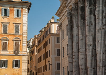 Roma, stulpeliai, antikvariniai, Architektūra