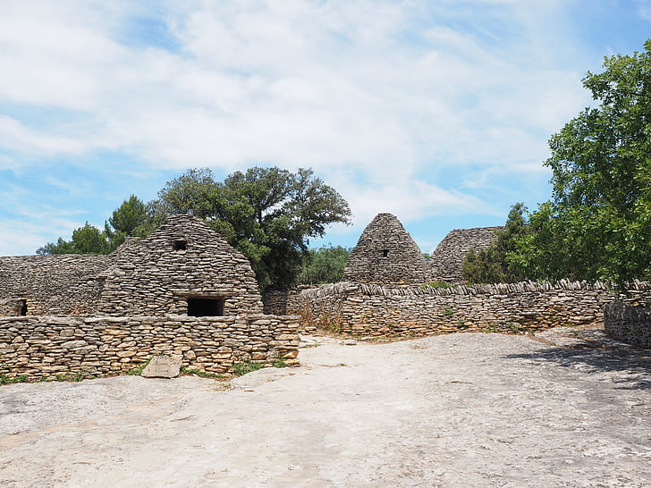 Bories, posição de montagem, alvenaria de pedra seca, Village des bories, Museu ao ar livre, preservação histórica, Museu