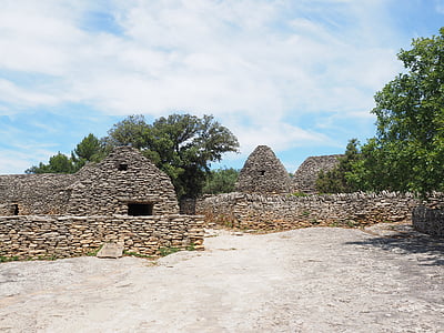 bories, mounting position, dry stone masonry, village des bories, open air museum, historic preservation, museum