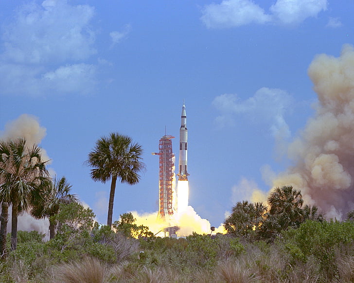 Apollo 16, lanseringen, oppdrag, astronauter, oppskytning, raketter, romskip
