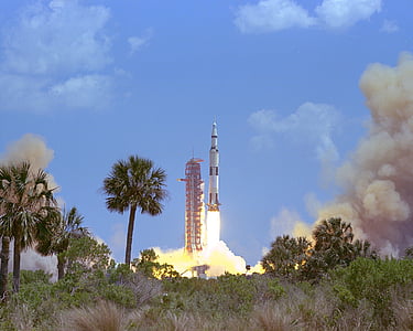 Apollo 16, käynnistää, Mission, astronautit, laukaisuun, raketit, avaruusalus