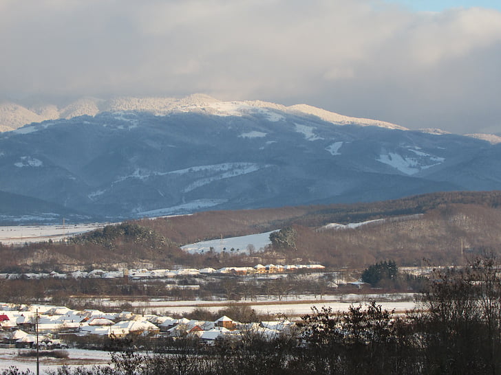 Westelijke mountains, dorp, Transsylvanië, winter, pose