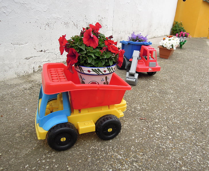 Spielzeug, Spielzeug-LKW, Anhänger, Blumentopf, Blumentopf, Blumen, Kunststoff