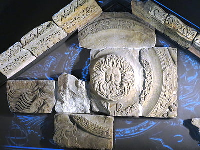 Rímsky kúpeľ, reliéf, Bath v Anglicku, ozdoby