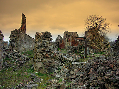 Oradour sur mračila, mučedník vesnice, WW2, zvěrstvo, ničení, ruiny, zničeno