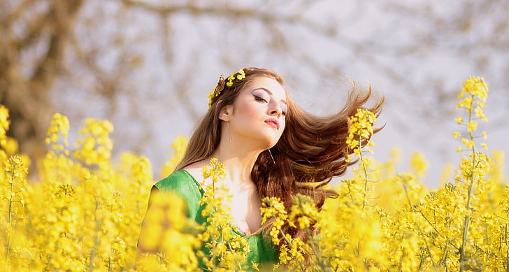 Κορίτσι, στρατόπεδο, λουλούδια, Κίτρινο, ομορφιά, φύση