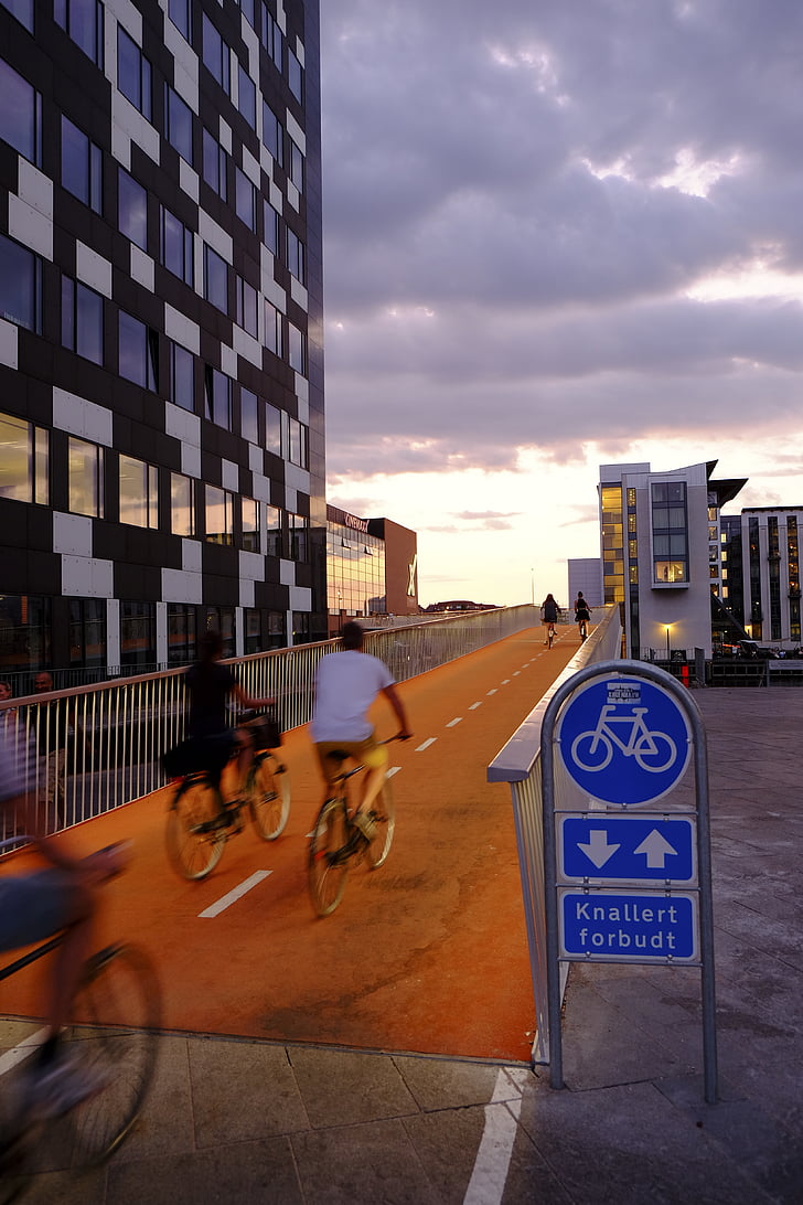 arhitektūra, velosipēdu celiņš, velosipēdi, bicyclists, velosipēds, ēkas, pilsēta