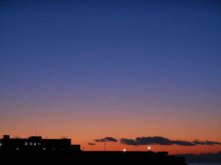 Twilight, gebouw, silhouet, een rustige zonsondergang