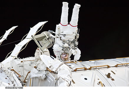 astronaut, Međunarodna svemirska postaja, ISS, prostor-odijelo, svemirsko odijelo, u svemir, vanjski prostor