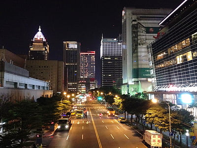 Taiwan, Taipei, pohľad z ulice, výhľadom na mesto