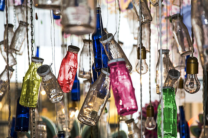 Color, botellas, vidrio, reflejos de luz, luz, colorido, arte