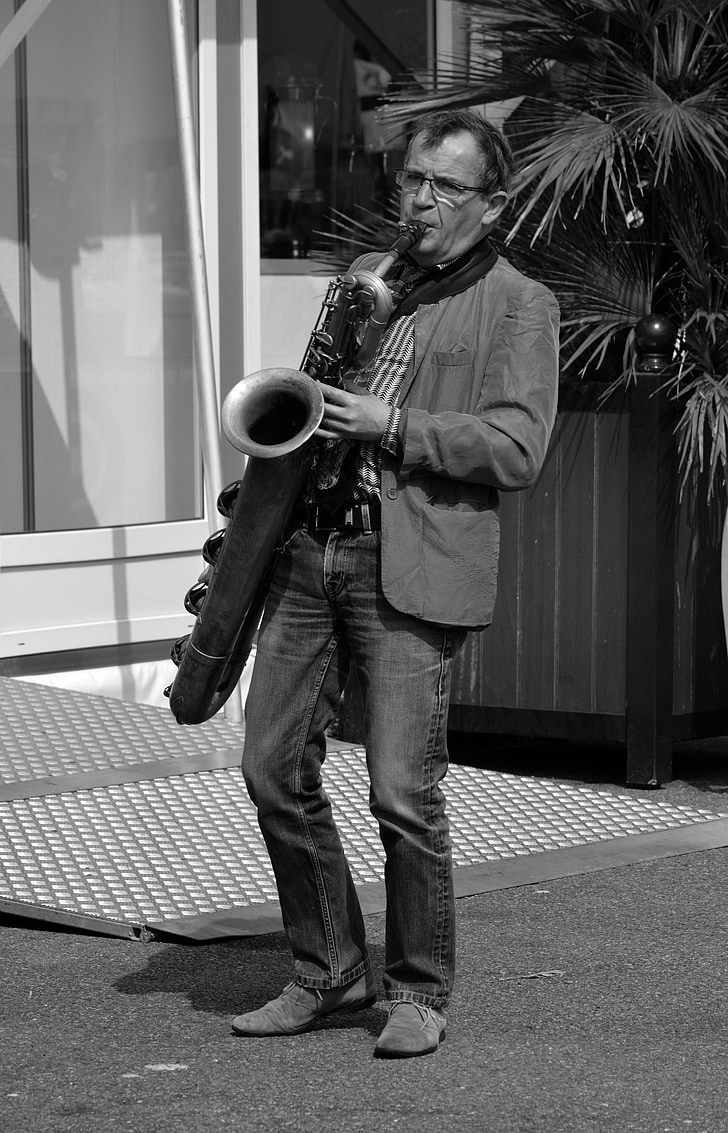 artist, saxophone, black and white, concert, street, city, man