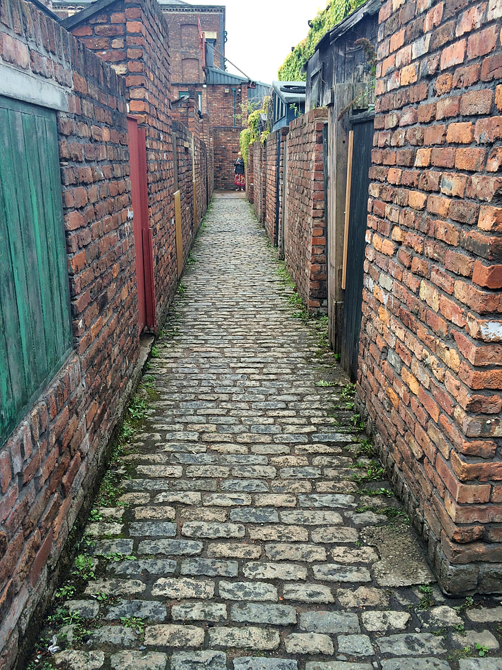 alley, backstreet, cobbles, alleyway, urban, building, house