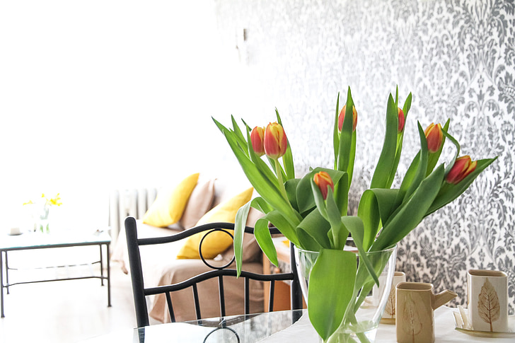 apartamento, flores, tulipas, quarto, casa, interiores residenciais, design de interiores