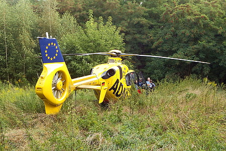 helikopter, redning, ADAC luft redning, redningshelikopter, ambulanse helikopter, skog, glade