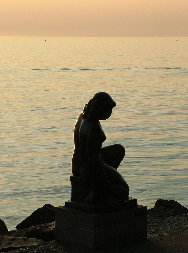 switzerland, montreux, lake geneva, statue, evening light, twilight