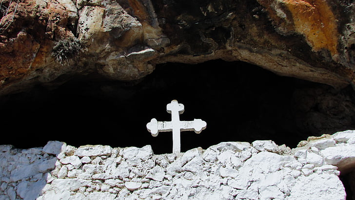 Kypr, Paralimni, Ayii saranta, jeskyně, kaple, kříž, náboženství